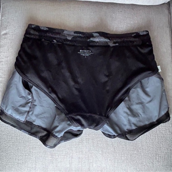 Athleta Camo Printed Mesh Racer Run Short 4" -
Size L - Picture 8 of 9